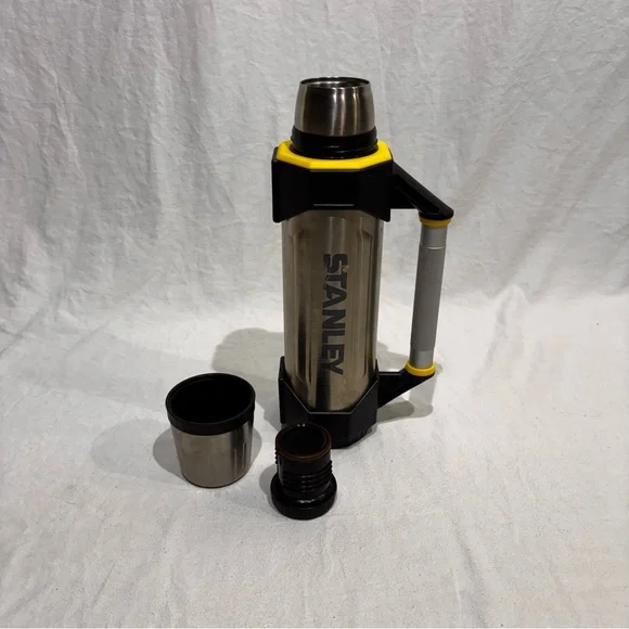 Stanley Aladdin The Bolt Stainless Steel Vacuum Thermos With Handle 1.1Qt/1L - Picture 5 of 10